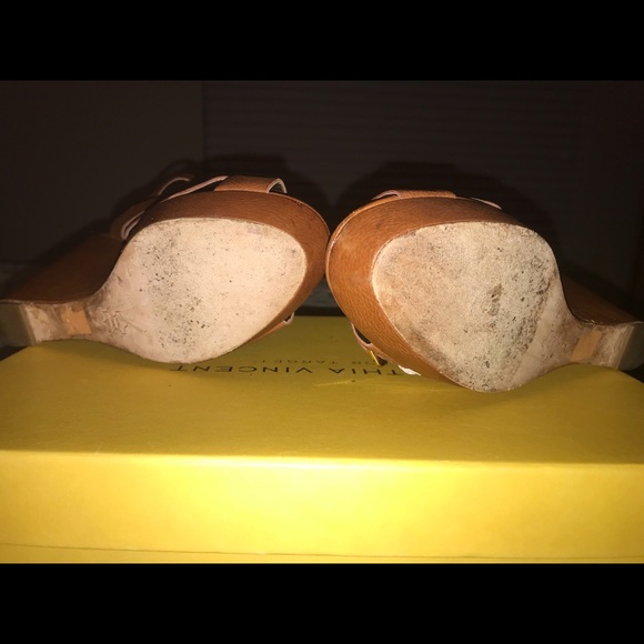 Cynthia Vincent sz 6.5 brown wedges leather - Picture 4 of 8